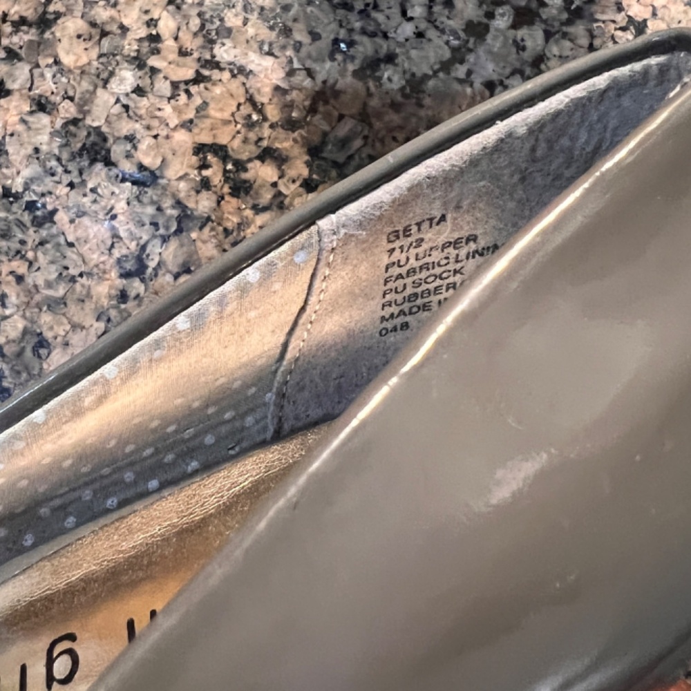 Steve Madden Grey Patent Leather Getta Pump - Size 7.5 - Picture 7 of 11